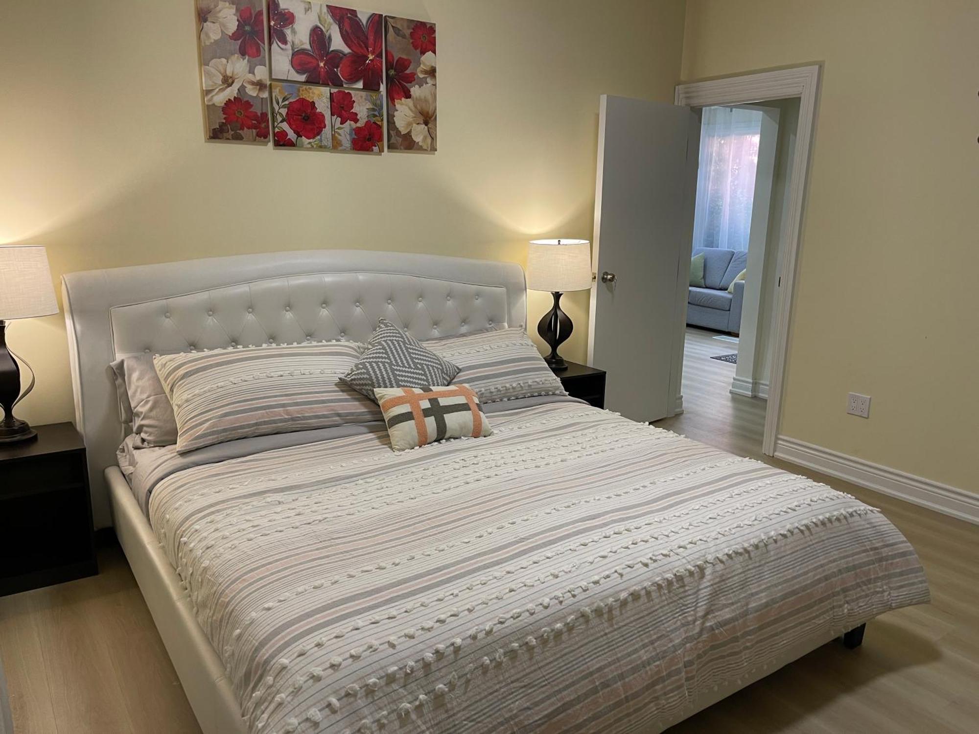 Luxury Cottage With King Bed Private Yard Bbq Deck Gazebo-4 Minutes To The Falls Niagara Falls Exterior photo